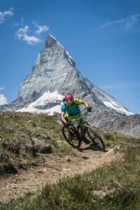 Mountainbiker auf Singletrail