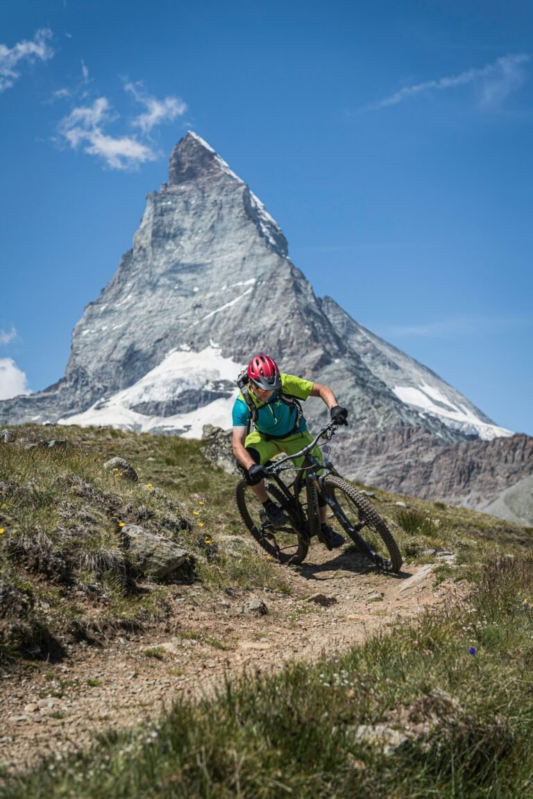 Mountainbiker auf Singletrail