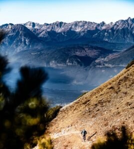 Abfahrt durch alpines Gelände