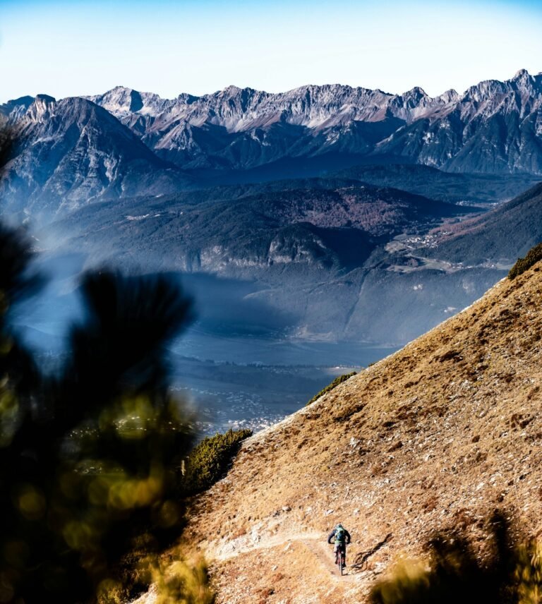 Abfahrt durch alpines Gelände